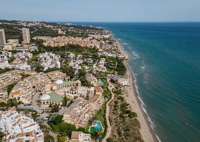 Apartment Beachfront Luxury Complex With Tropical Gardens & Pools