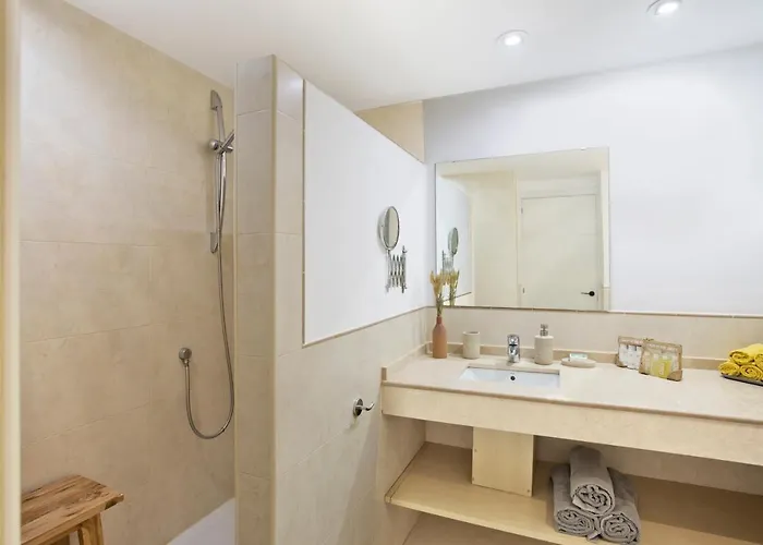 Beachfront Luxury Complex With Tropical Gardens & Pools Apartment Marbella