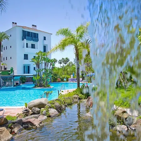 Beachfront Luxury Complex With Tropical Gardens & Pools *