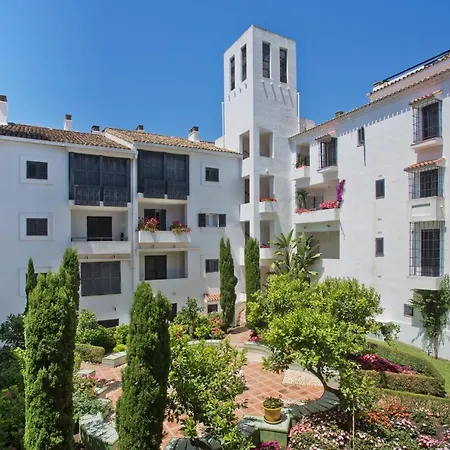 Apartment Beachfront Luxury Complex With Tropical Gardens & Pools