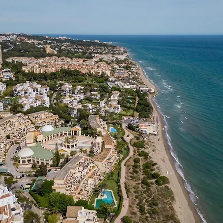 Apartment Beachfront Luxury Complex With Tropical Gardens & Pools