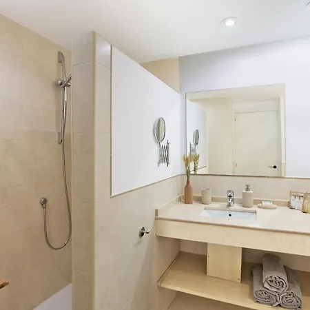 Beachfront Luxury Complex With Tropical Gardens & Pools Apartment Marbella