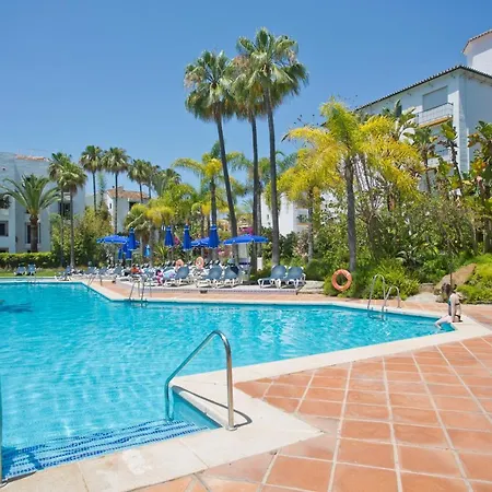 Beachfront Luxury Complex With Tropical Gardens & Pools Apartment
